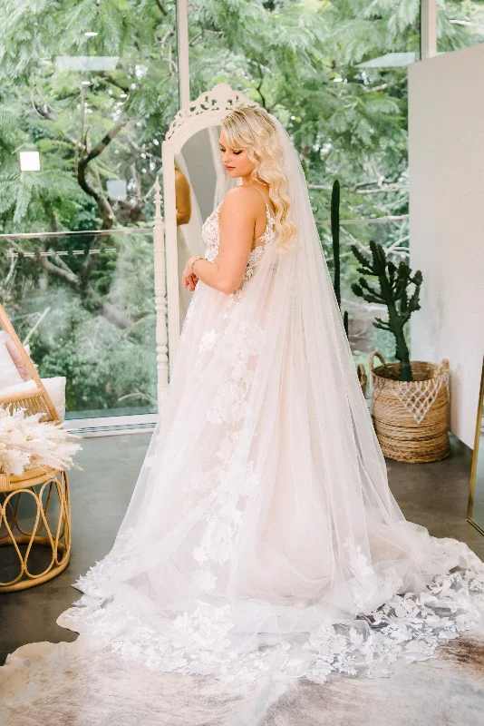 Exclusive Deal Illiana Veil