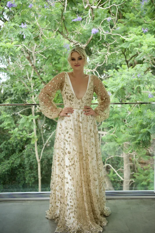 Deal Dash Heavenly Gown With Off White Lining