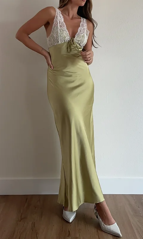 Massive Deals Serene Scene Maxi Dress